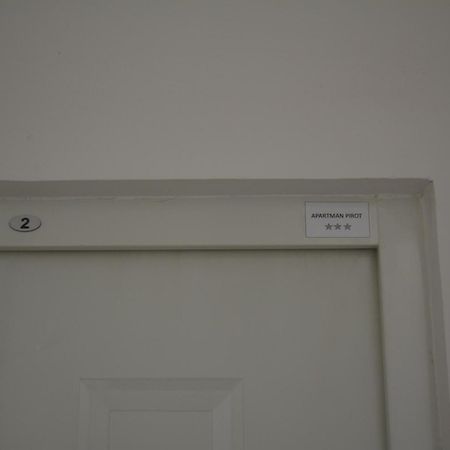Apartman ปิโรต์ ภายนอก รูปภาพ