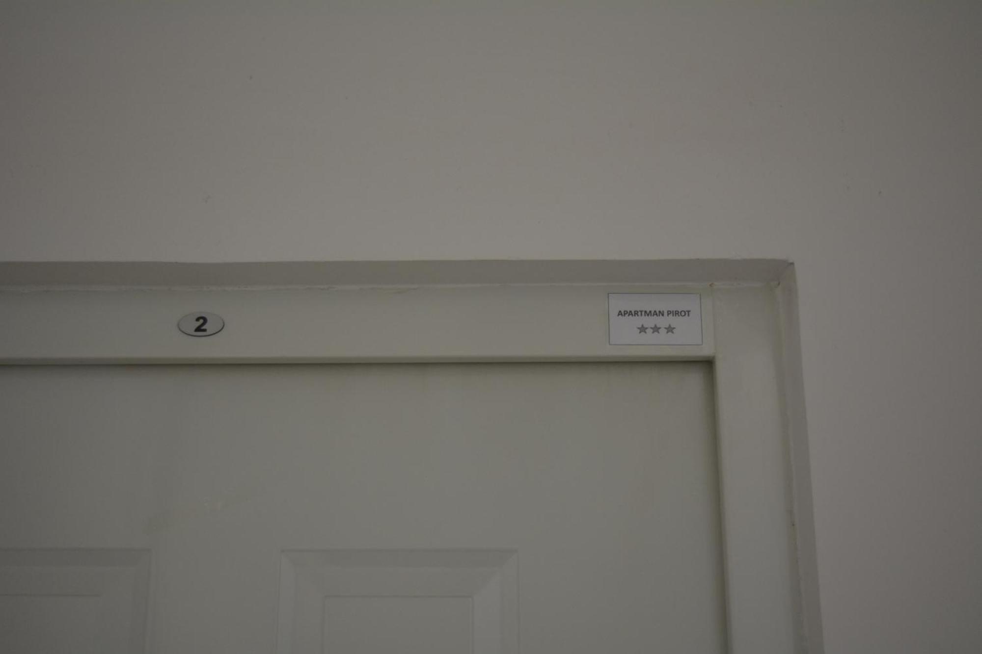 Apartman ปิโรต์ ภายนอก รูปภาพ